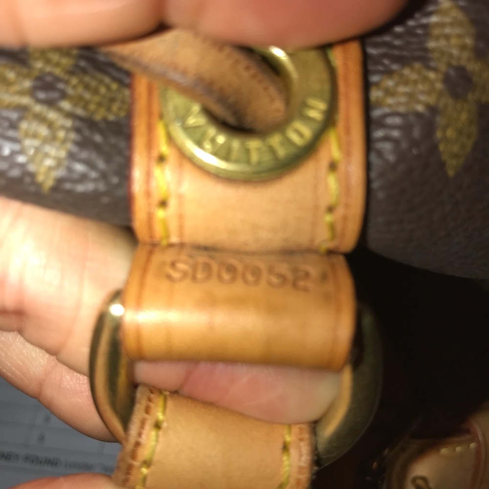 Louis Vuitton - Picture 6 of 6